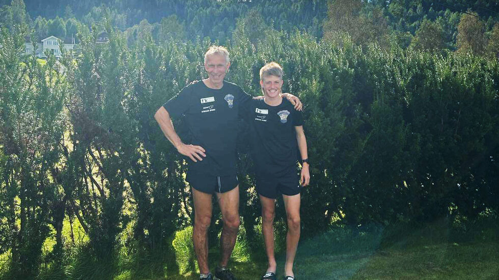 Kristen Aaby (til venstre) vant Seterløpet foran Amund Bjerregård. Det er 49 års aldersforskjell mellom dem. (Foto: privat)