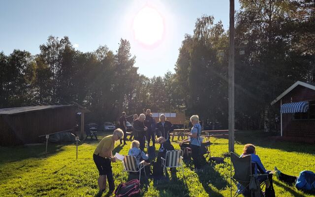 Sol over samlingsplassen ved Furasaga. (Foto. Stein Arne Negård)