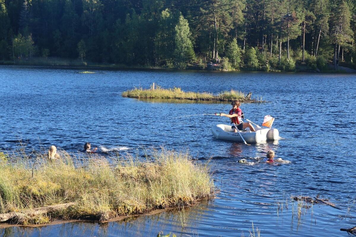 Døpeløpe_målpost_i_gummibåt