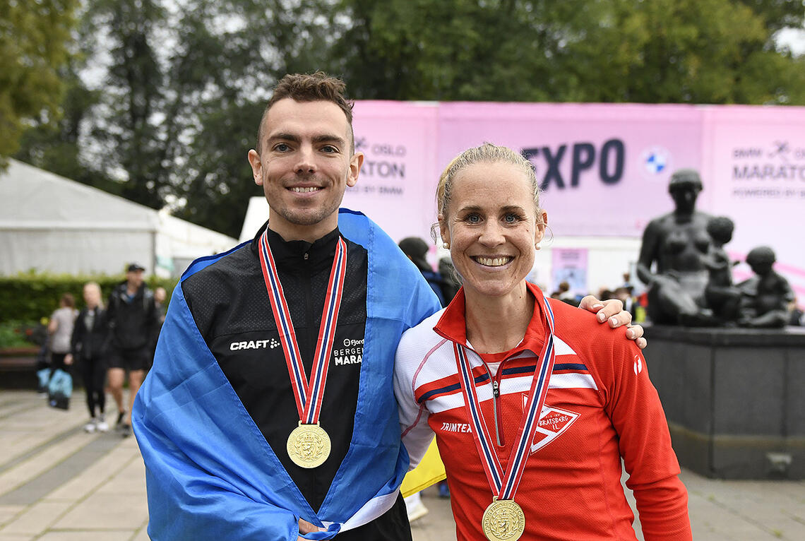 Tage Morken Augustson og Kristin Waaktaar Opland ble norgesmestere på maraton. (Foto: Bjørn Johannessen)
