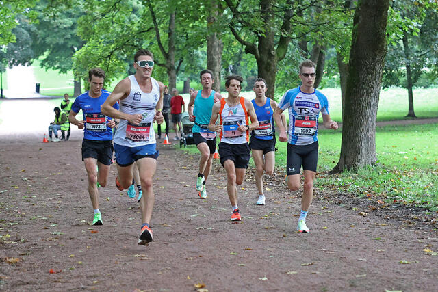 Sebastian Conrad Håkansson tok mye av drajobben i gruppa han løp mye med på maratondistansen. (Foto: Tom-Arild Hansen)