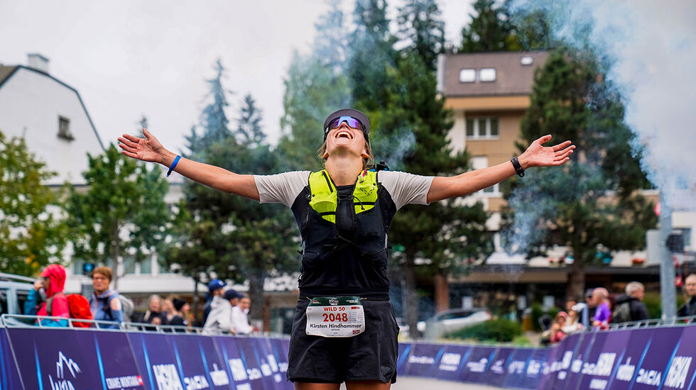 Kirsten Hindhammer Amundsgård jubler for andreplassen i UTMB Wild Strubel i Sveits. (Foto: @wildstrubelbyutmb, @agencezoom)