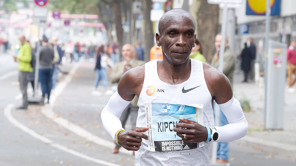 Eliud Kipchoge satte nåværende verdensrekord på maraton da han løp på 2.01.09 i Berlin i fjor. (Foto: photorun.net) 