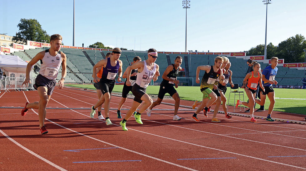 Kvalheimmila 2023 - starten går på siste 10000 meter. (Foto: Tom-Arild Hansen)