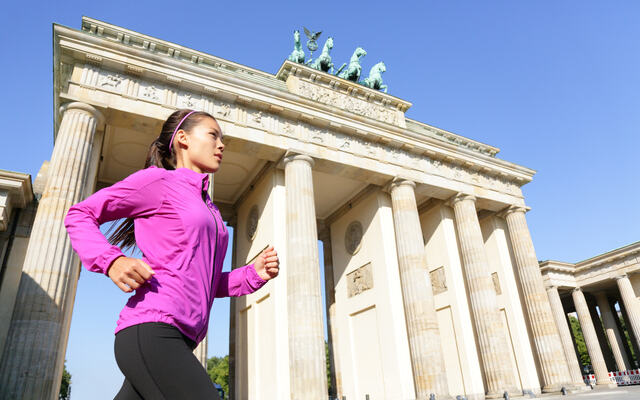 Målgang for Berlin Marathon er ved den monumentale Brandenburger Tor. (Foto: iStock/Maridav)