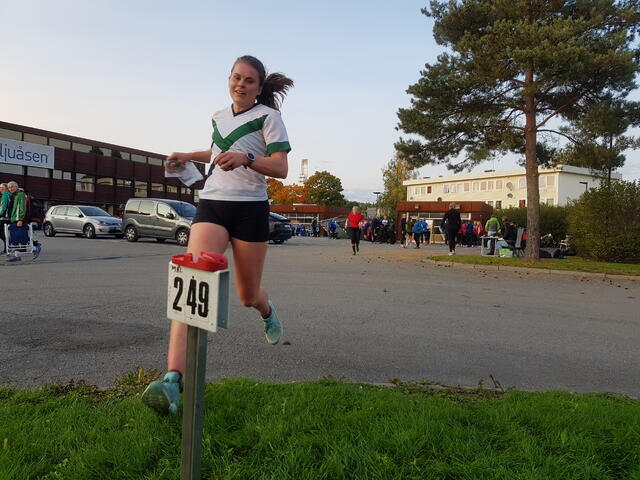 Kaja Winsnes Nordhagen mot mål utenfor Tippinga. (Foto: Stein Arne Negård)