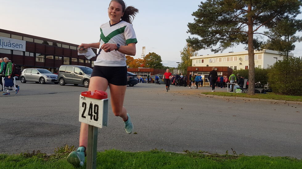 Kaja Winsnes Nordhagen mot mål utenfor Tippinga. (Foto: Stein Arne Negård)