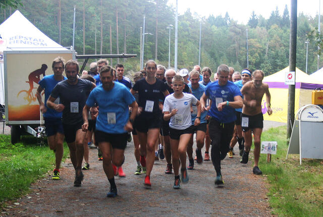 Fra starten i kort løype. (Alle foto: Sverre Larsen)