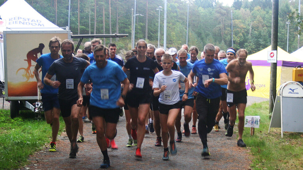 Fra starten i kort løype. (Alle foto: Sverre Larsen)