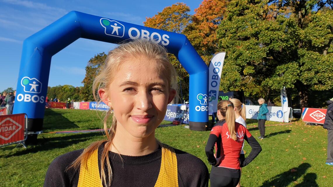 Wilma Bekkemoen Torbiörnsson overrasket seg selv med slå alle juniorene på 4 km i Frognerparken. (Foto: Runar Gilberg)