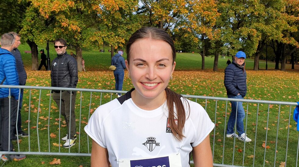 Ingeborg Østgård etter å ha sikret seg gullet på overdistansen 8 km terrengløp søndag. (Foto: Runar Gilberg)