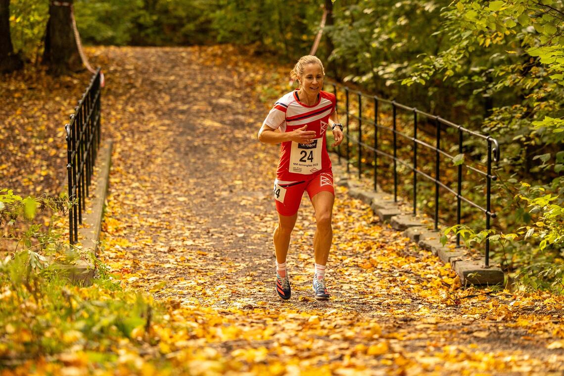 Kristin Waaktar Opland løp strålende i NM terrengløp i Frognerparken men ble ikke belønnet med NM-gull i KV 40-44. (Foto: Samuel Hafsahl)