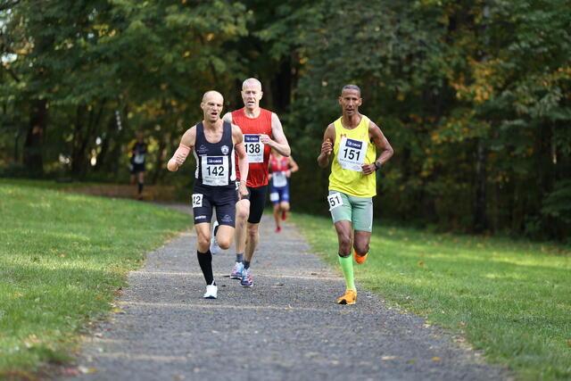 Fighting face, Håkon Helge Hjemly (142) med sine to hardeste konkurrenter på 6 km, Terje Gulbrandsen (138) og Rashid Abdi Handule (151). (Foto: Samuel Hafsahl)