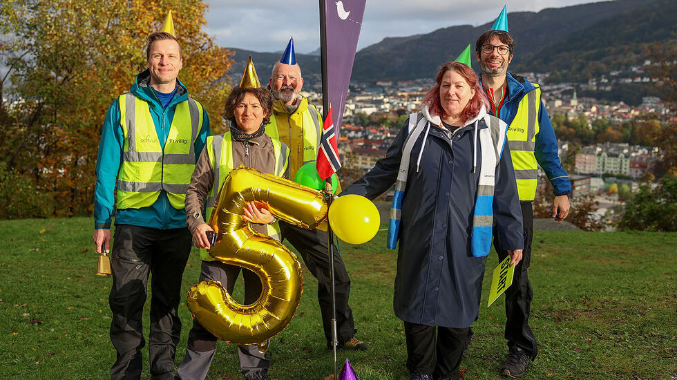 Christian Leivestad, Aurelia Lewis, Bård Bjerkestrand, Emma Donegan og Guillaume Boutin er noen av de frivillige som sørget for at det ble jubileumsløp for Løvstien Parkrun. (Alle foto: Arne Dag Myking)