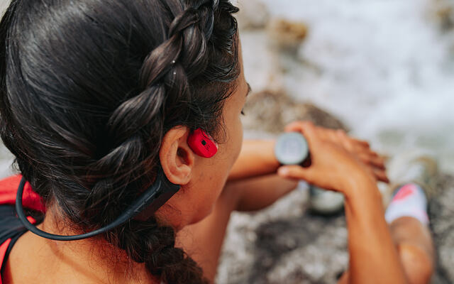 Suunto har lansert ny sportsklokke samt selskapets første sportshodetelefoner. (Alle foto: Suunto)