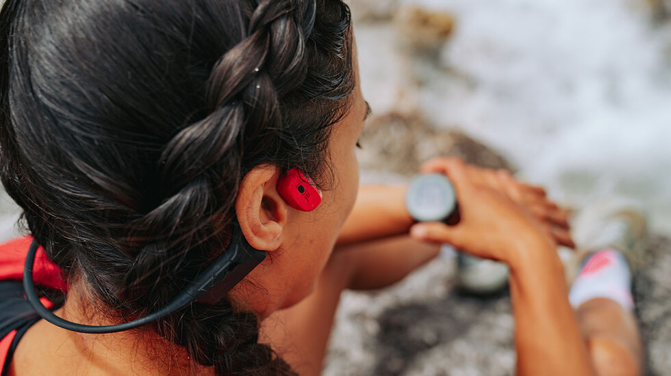 Suunto har lansert ny sportsklokke samt selskapets første sportshodetelefoner. (Alle foto: Suunto)