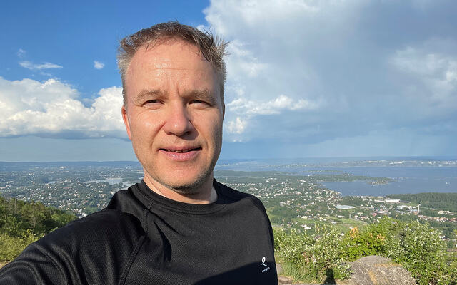 Helge Lurås drar gjerne ut på både løpe-, sykkel- og skiturer. Noen ganger får han fin utsikt på kjøpet, som her fra Skaugumåsen i Asker. (Foto: privat)