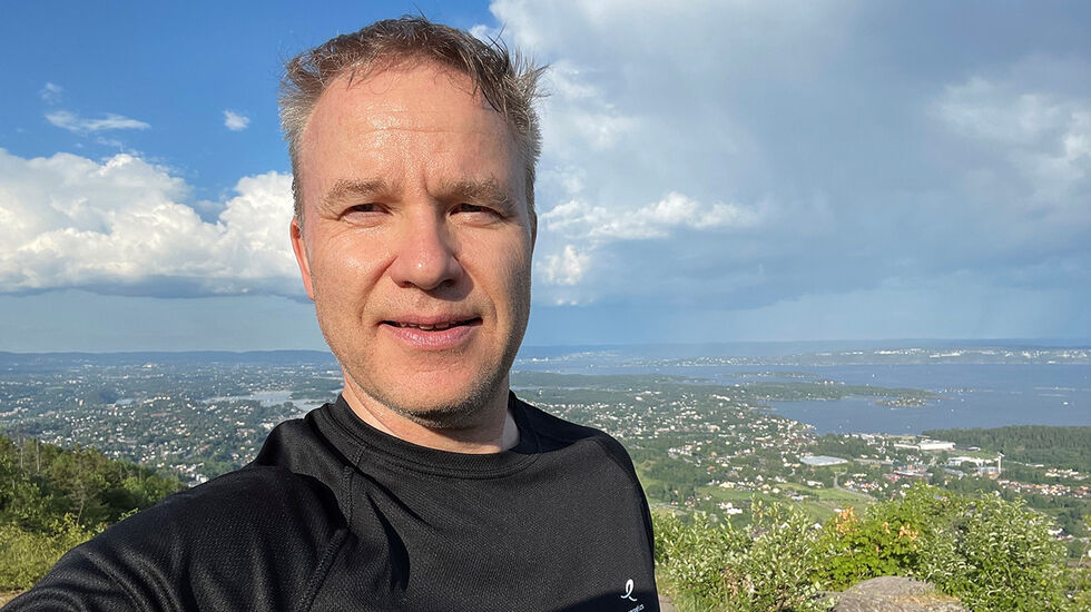 Helge Lurås drar gjerne ut på både løpe-, sykkel- og skiturer. Noen ganger får han fin utsikt på kjøpet, som her fra Skaugumåsen i Asker. (Foto: privat)