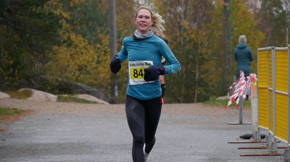 Anette Hauge fra Rolvsøy IF vant dameklassen på 3:05:14 under 2 minutter bak hennes egen løyperekord fra 2020. (Foto: Rolf B. Gundersen)