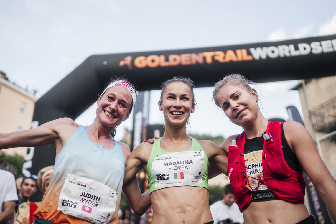 Madalina Florea vant finaleløpet foran Judith Wyder og Sophia Laukli. (Foto: Golden Trail Series) 