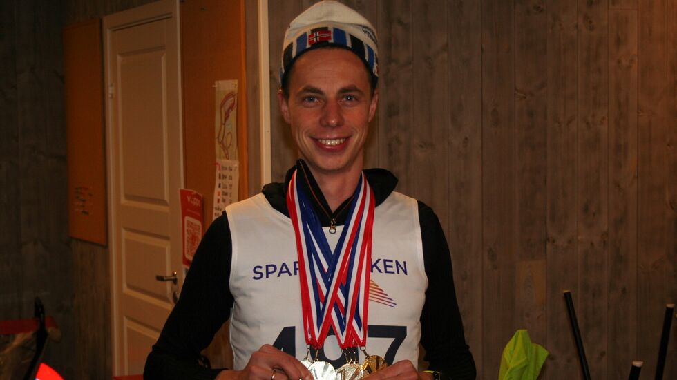 Gjermund Steinsland med alle medaljene i årets Sparebanken Sør Rulleskikarusell. (Foto: Sverre Larsen)