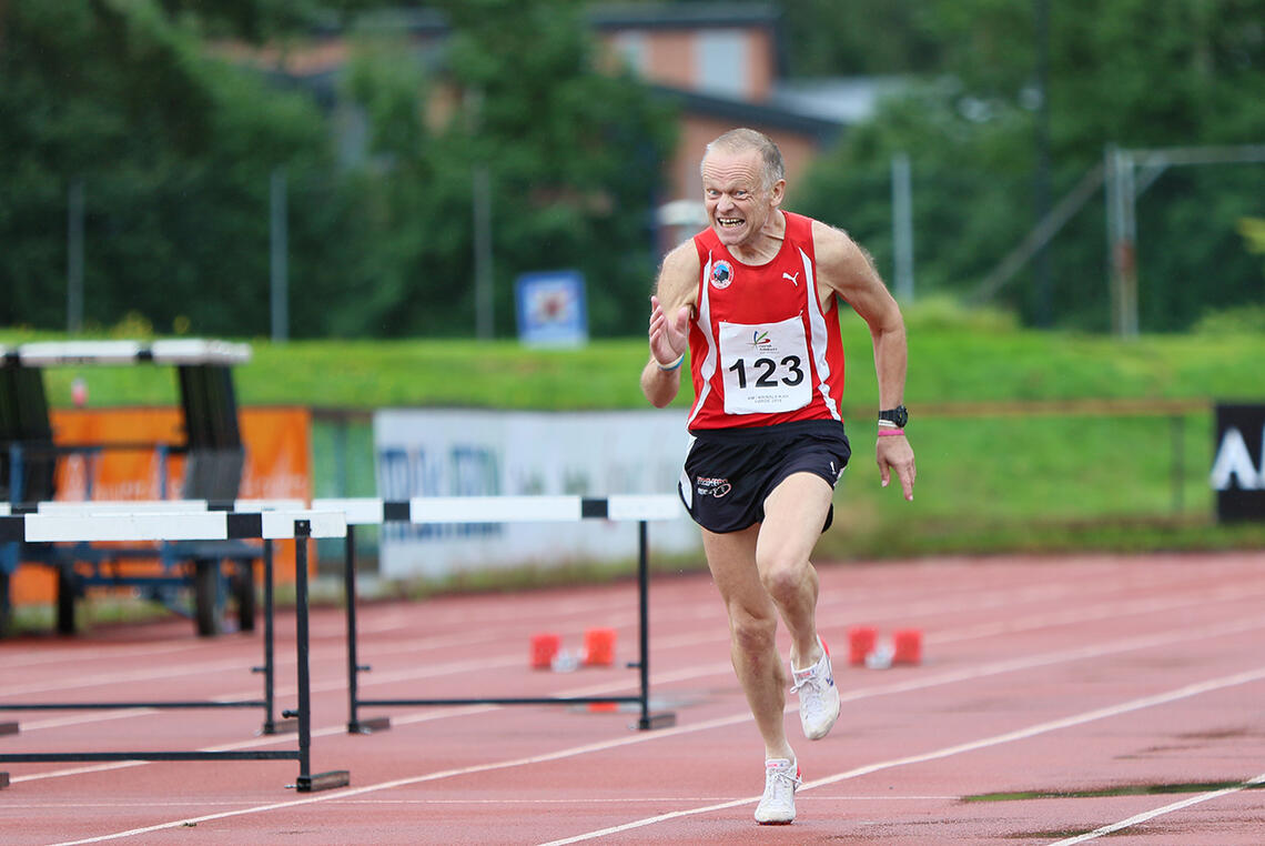 Sprinteren: Inge Asbjørn Haugen i fint driv på 100-meteren under KM i Førde 2019. (Foto: Eigil Instebø) 