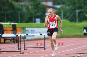 Sprinteren: Inge Asbjørn Haugen i fint driv på 100-meteren under KM i Førde 2019. (Foto: Eigil Instebø)