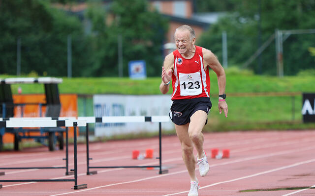 Sprinteren: Inge Asbjørn Haugen i fint driv på 100-meteren under KM i Førde 2019. (Foto: Eigil Instebø)