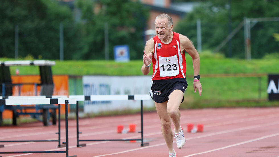 Sprinteren: Inge Asbjørn Haugen i fint driv på 100-meteren under KM i Førde 2019. (Foto: Eigil Instebø)
