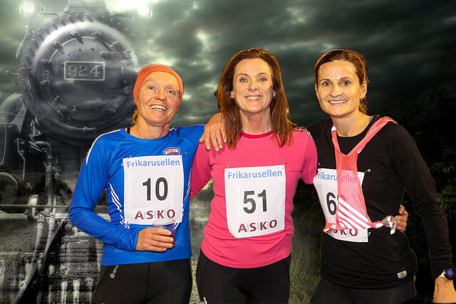 De tre beste kvinner ble i hvert fall Elise Orten, Marianne Nesbø Ådland og Vigdis Gaupholm Reigstad, alle tilhører arrangørklubb Fri IL. Og vi har falt for fristelsen til å plassere dem foran et Ghost Train. (Foto: Arne Dag Myking/iStock_MikeyGen73).