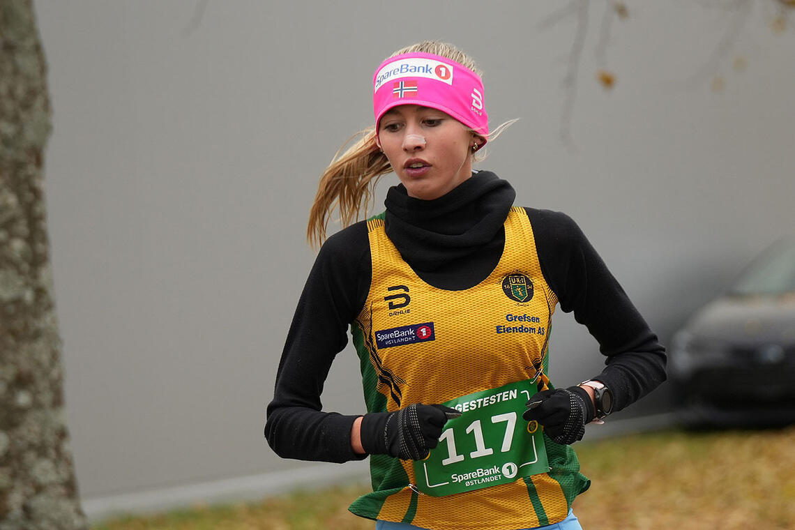 Wilma Torbiörnsson løper inn til en delt klasserekord på 5 km for K15-17. (Alle foto: Einar Børve)