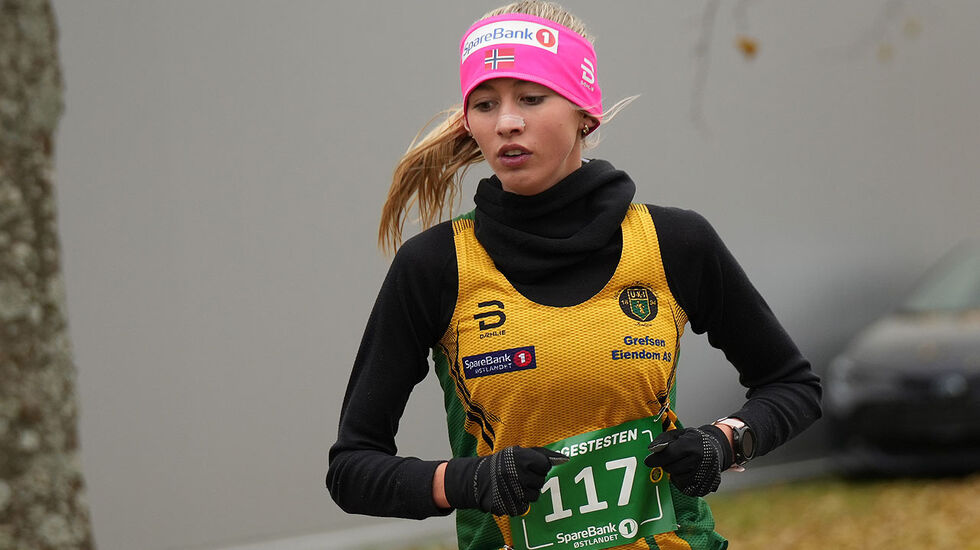 Wilma Torbiörnsson løper inn til en delt klasserekord på 5 km for K15-17. (Alle foto: Einar Børve)