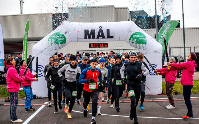 Ivrige løpere gir seg i kast med x antall runder i den 6,7 km lange løypa. (Foto: Kai-Otto Melau)