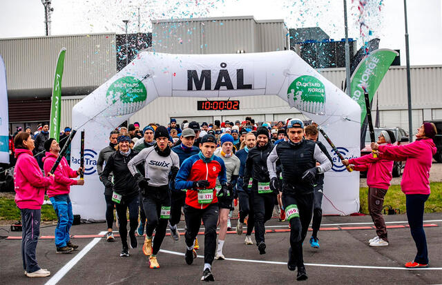 Ivrige løpere gir seg i kast med x antall runder i den 6,7 km lange løypa. (Foto: Kai-Otto Melau)