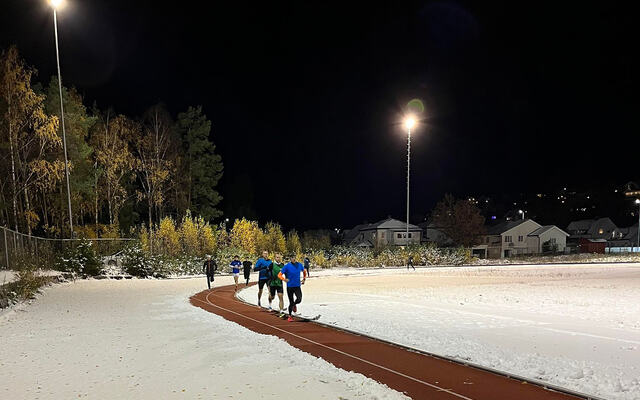 Iherdig måking gjorde at baneløperne fikk fine forhold trass i heller vinterlige omgivelser. (Foto: Espen Vasby)