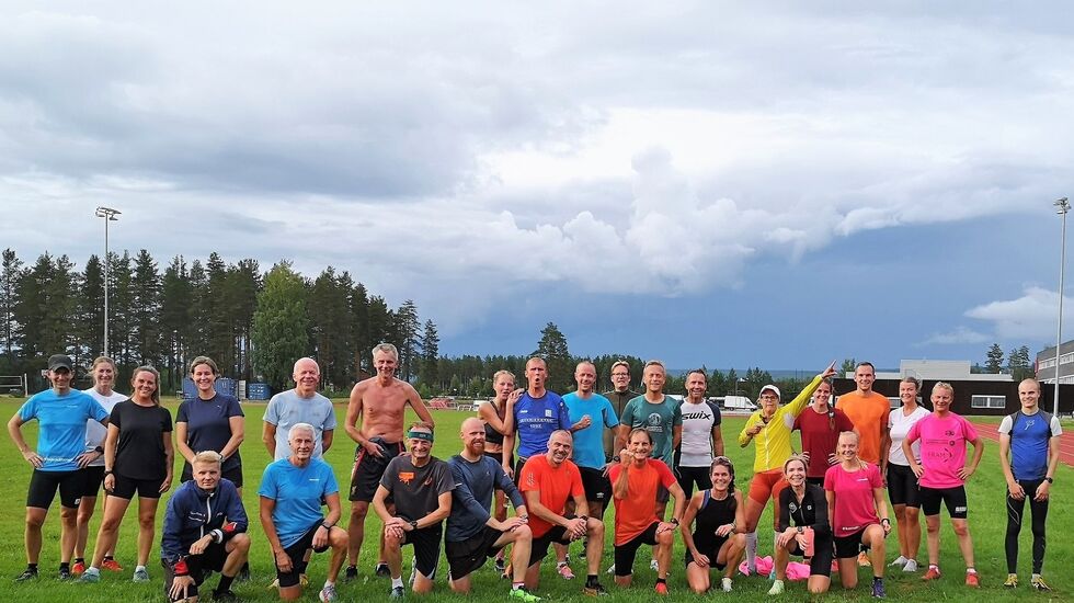 Stort og fargerikt fellesskap på Kondistreninga i Elverum på banen på Terningmoen i sommer.