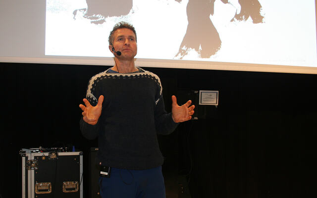 På gjestelista til årsfesten i Terrengkarusellen i Kristiansand var forfatter og foredragsholder Thor Gotaas. (Alle foto: Sverre Larsen)