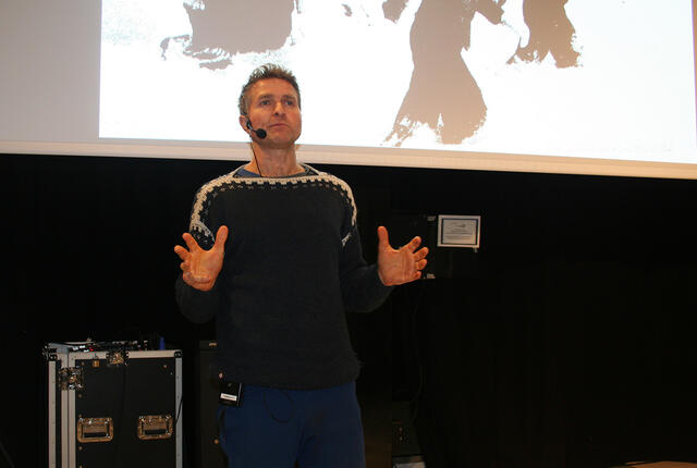 På gjestelista til årsfesten i Terrengkarusellen i Kristiansand var forfatter og foredragsholder Thor Gotaas. (Alle foto: Sverre Larsen)