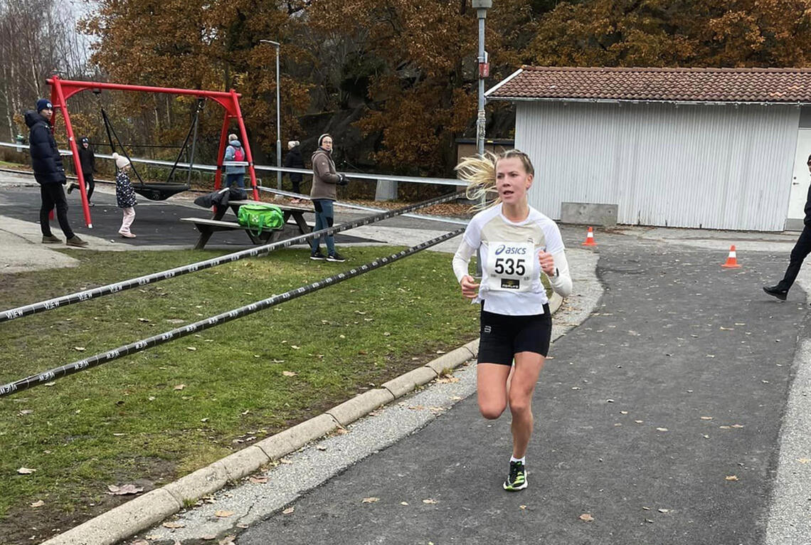 Camilla Bønøgård, Gimle IF vant kvinneklassen på 10 km i Novemberflåset. (Foto: arrangøren)