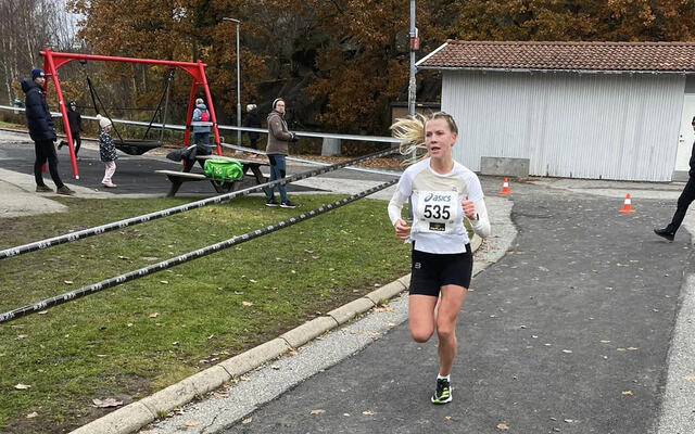 Camilla Bønøgård, Gimle IF vant kvinneklassen på 10 km i Novemberflåset. (Foto: arrangøren)
