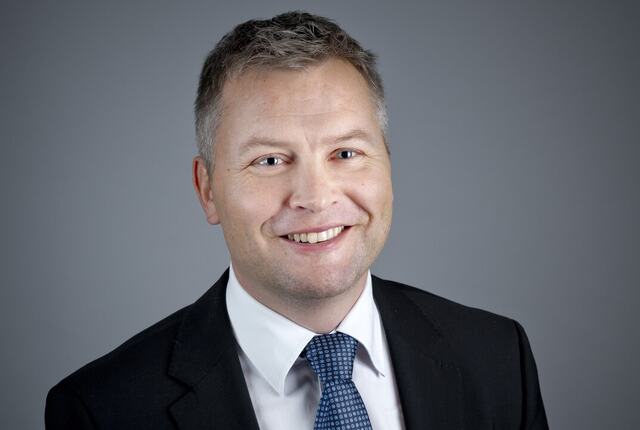 harris claus isaksen_HR