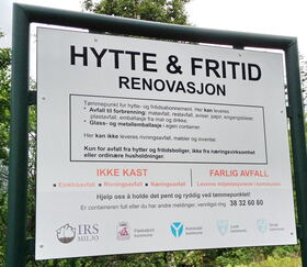 Bilde av skiltet som står ved alle returpunkter for hytterenovasjon