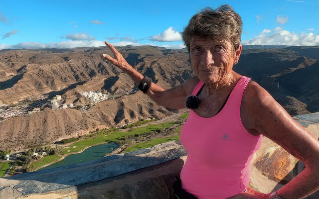Vera Nystad fyller snart 78 år, men det hindrer henne ikke i å løpe 100 kilometer i uken. (Foto: Tom-Arild Hansen)
