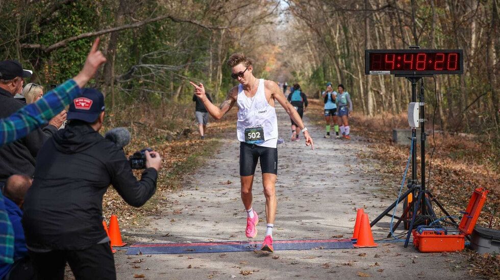 Charlie Lawrence gjorde unna 80,47 km på 4.48.21, noe som gir en snittfart på 3.35 per km. (Foto: Colson Photography)