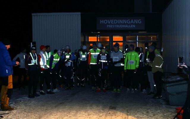 Fra starten på novemberløpet i fjor som var tidenes største fellesstart bare til det ble slått i desemberløpet med 54 løpere i feltet. (Foto: Rolf Bakken)