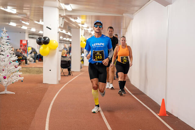 Kondis snakket med Erik Clavery og flere andre løpere etter slutt. Se videointervjuer her. (Foto: Samuel Hafsahl)