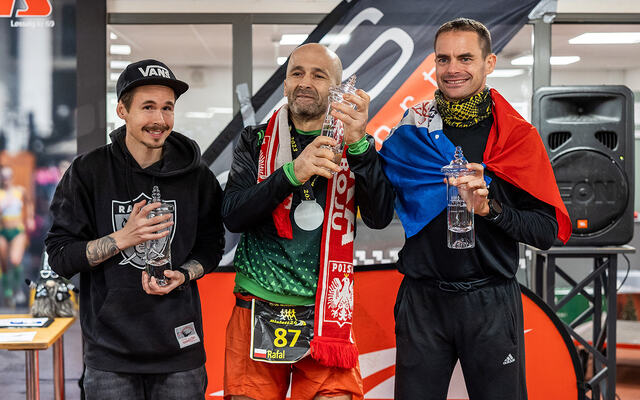 De tre beste herrene. Rafal Wos i midten vant, Erik Clavery (t.h) ble nummer to og Magnus Thorud (t.v.) tok tredjeplassen. (Foto: Samuel Hafsahl)