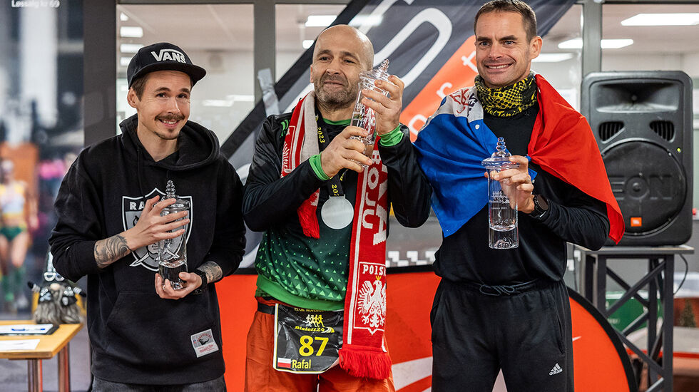 De tre beste herrene. Rafal Wos i midten vant, Erik Clavery (t.h) ble nummer to og Magnus Thorud (t.v.) tok tredjeplassen. (Foto: Samuel Hafsahl)
