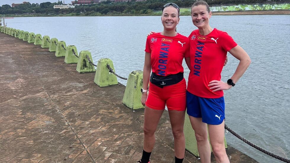 Ida Slorafoss og Annette Velde Sande løp begge glimrende i VM. Her er de sammen i løpstraséen et par dager før konkurransen. 