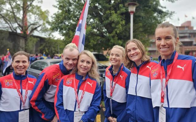 VM-løperne er klare. Vi ser fra venstre Line Caliskaner, Bjørn Tore Taranger og kjæresten Leni, Ida Slorafoss, Annette Velde sande og Else Overvik. (Foto: Aina Nygård)